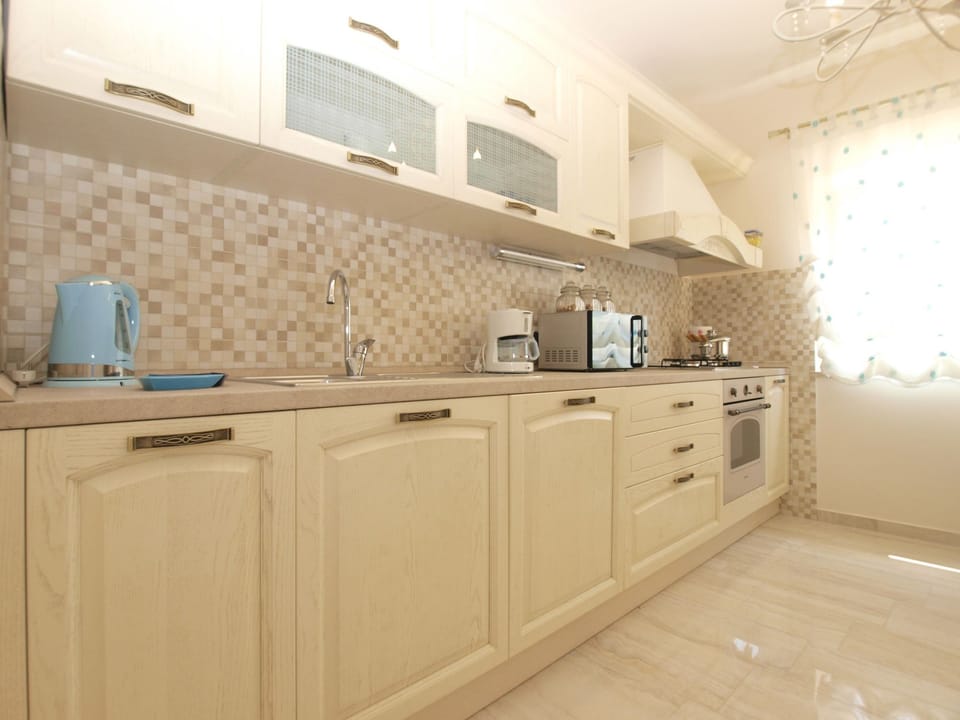 Standard Apartment, 1 Bedroom (0440) | Private kitchen | Fridge, microwave, coffee/tea maker, electric kettle