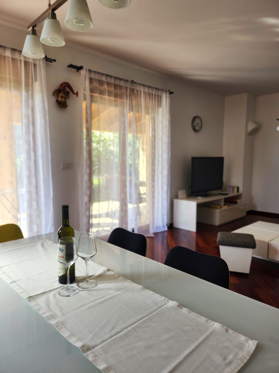 Standard Apartment, 2 Bedrooms (1695/17541) | Living area | TV