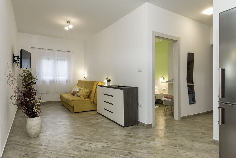 Standard House, 2 Bedrooms (0458) | Living area | TV