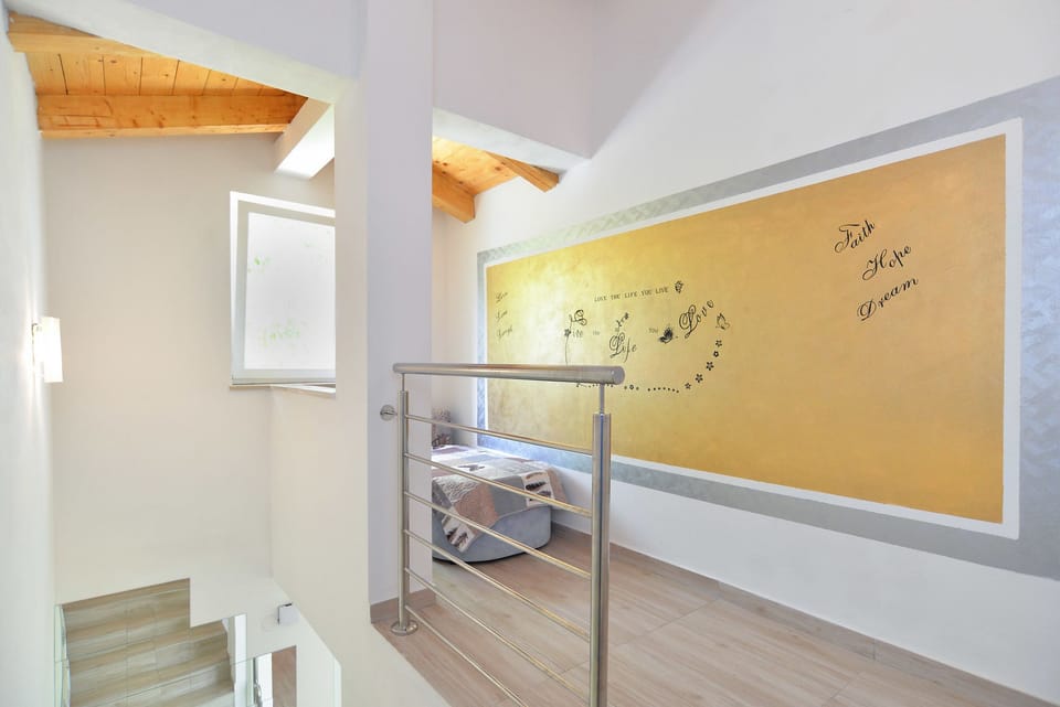 Standard House, 5 Bedrooms (0464) | 5 bedrooms, iron/ironing board, free cribs/infant beds, free WiFi