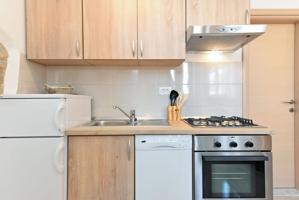 Standard House, 2 Bedrooms (0466) | Private kitchen | Fridge, oven, stovetop, dishwasher