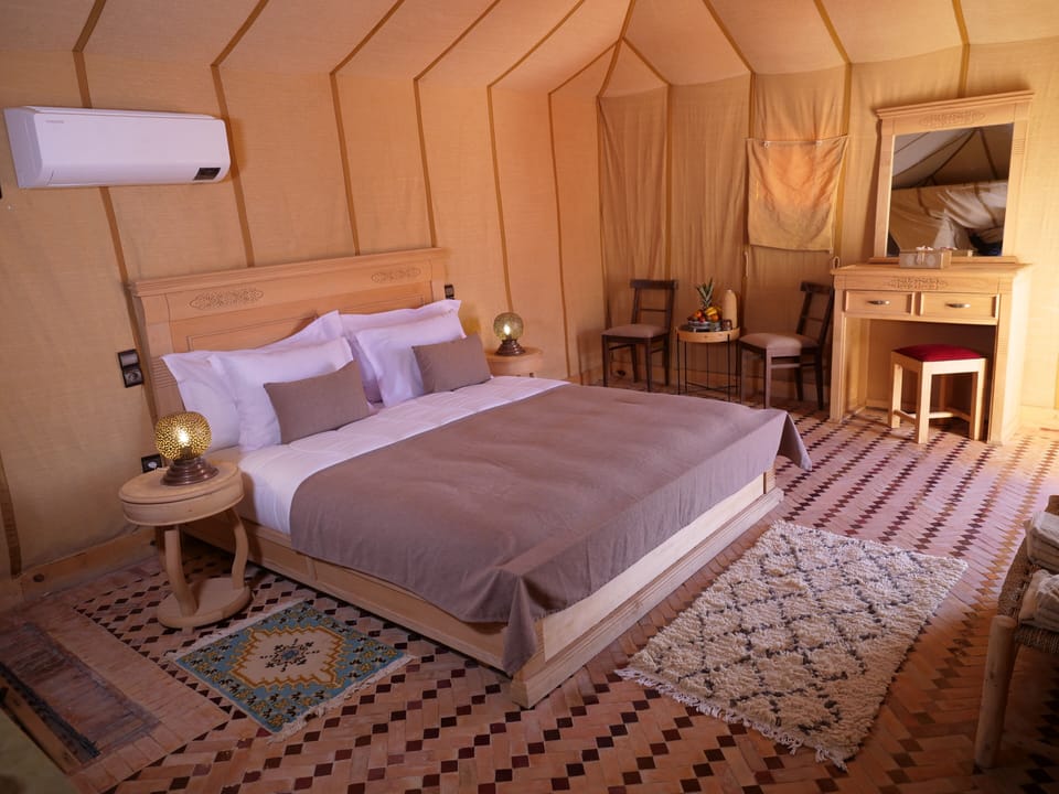 Royal Tent, 1 Queen Bed | Desk, WiFi (free), individually decorated, individually furnished