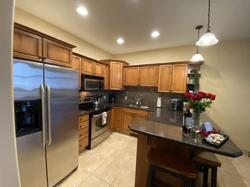 Open Plan Kitchen and Bar Area