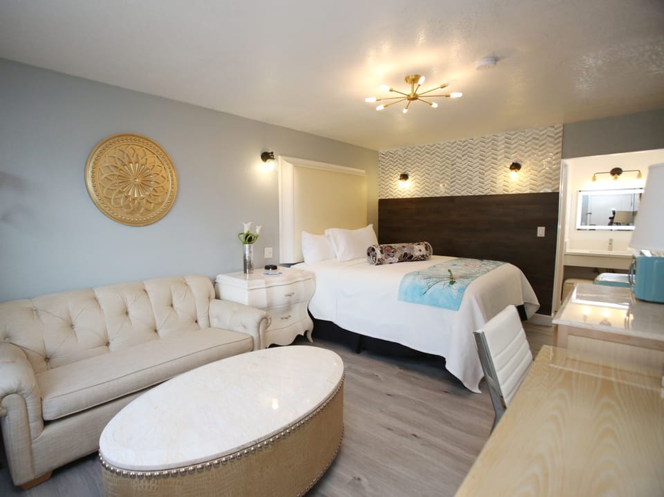 Classic (Non- Pet) King Room | Premium bedding, down comforters, individually decorated