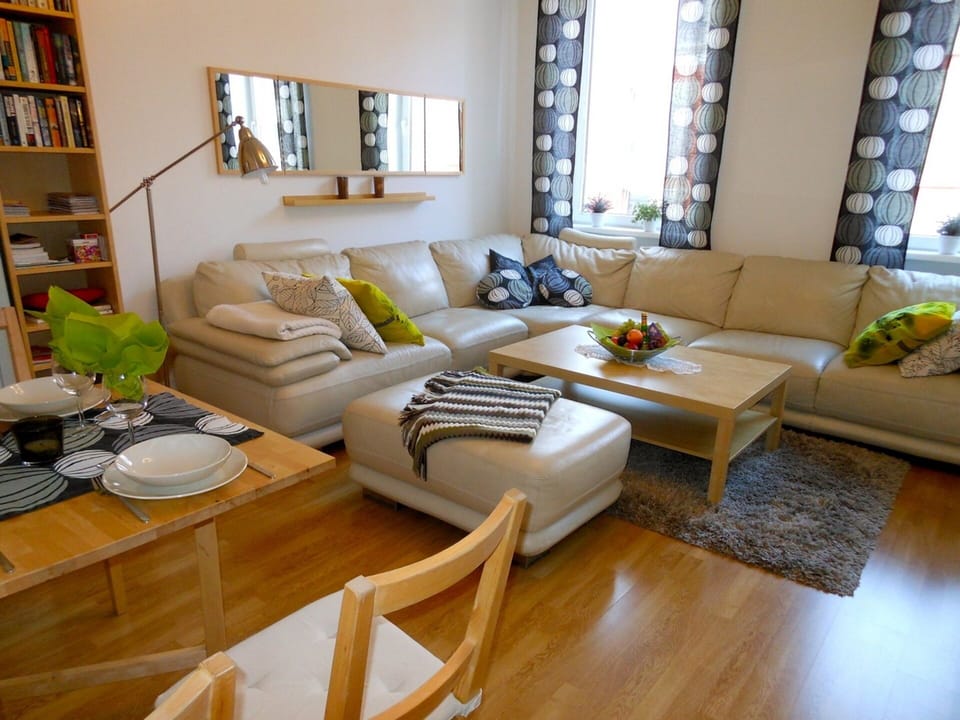 Dining area, dining table can be extended for 6 persons