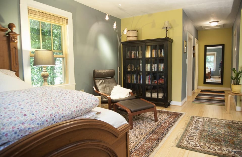 bedroom/hallway