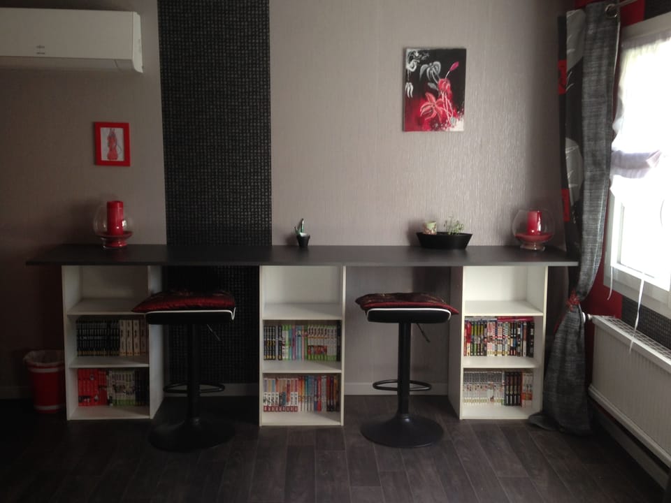 Room, 1 Double Bed (Ouest) | 1 bedroom, individually decorated, individually furnished, desk