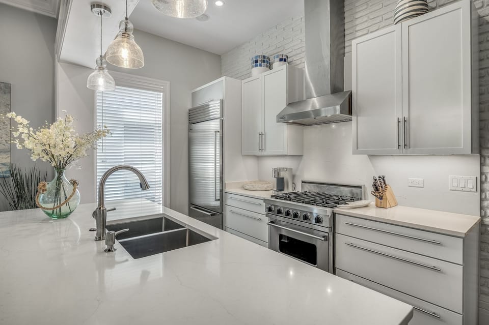 Professional Kitchen: Sub Zero Refrigerator, Viking Range
