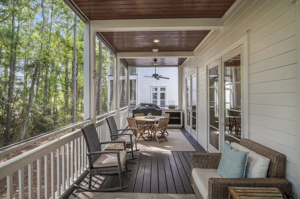 Downstairs Porch:  Weber Grill & Burner