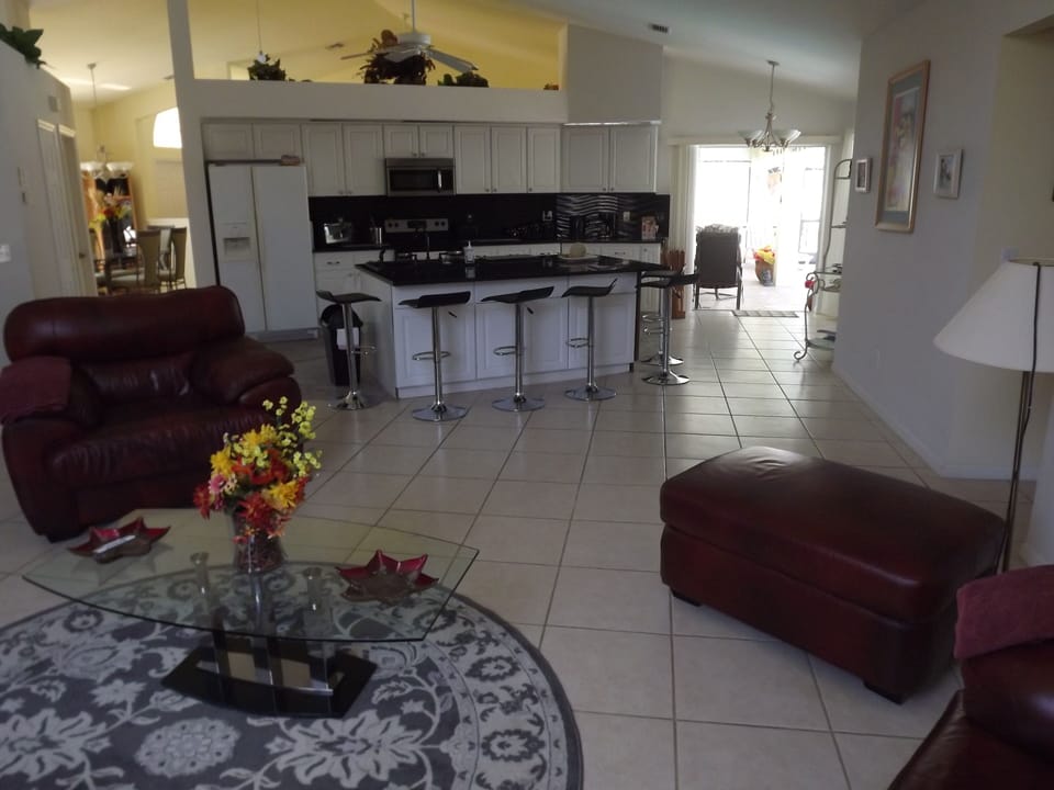 Lounge Kitchen