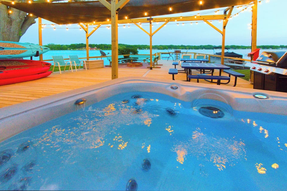 Lakefront hot tub, firepit & massive deck—perfect day or night