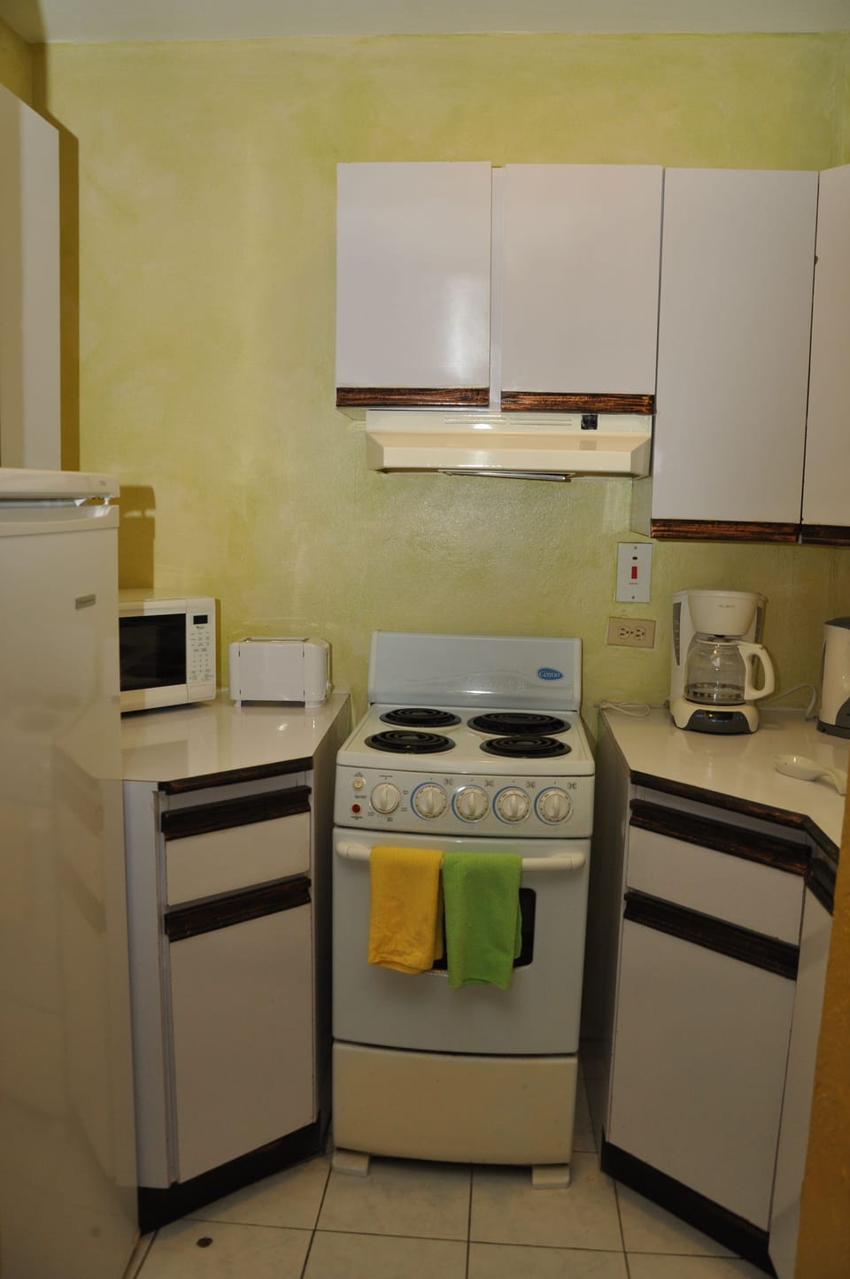 Deluxe Condo, 1 Bedroom | Private kitchen | Coffee/tea maker, fridge, microwave, stovetop