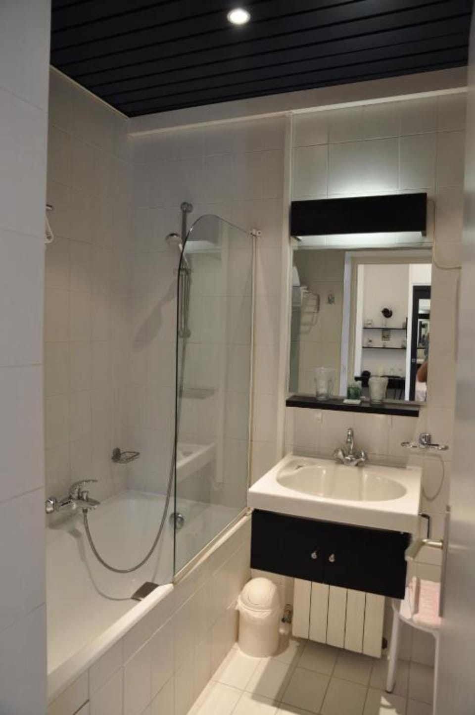 Superior Double Room, 1 Queen Bed, Terrace | Bathroom | Free toiletries, hair dryer, towels