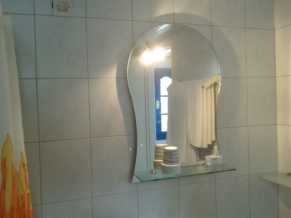 In-room safe, free WiFi, bed sheets