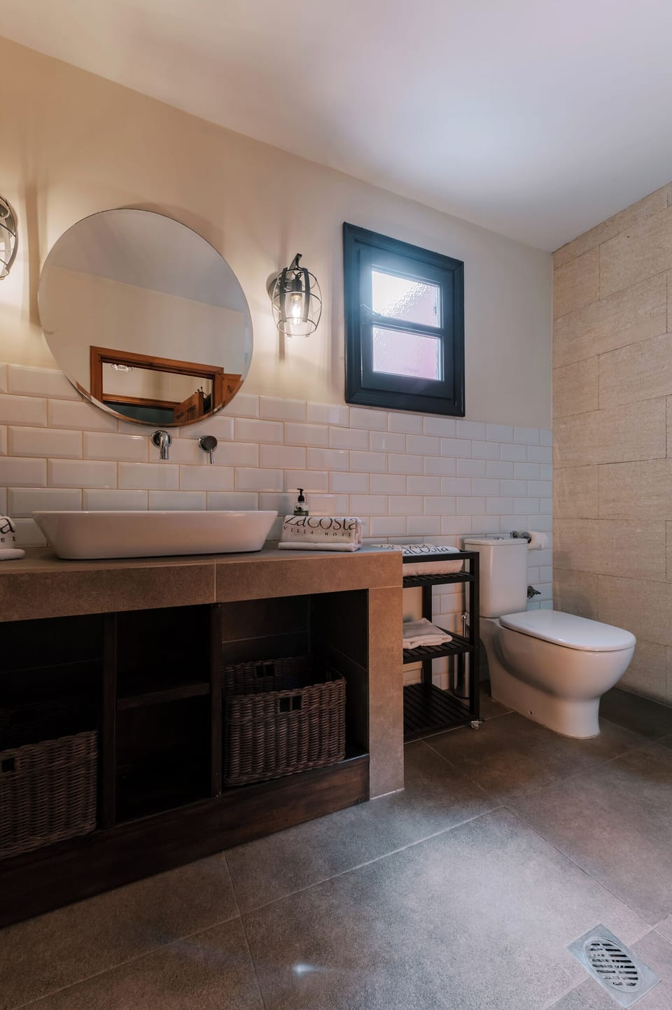 Suite (Piero) | Bathroom | Free toiletries, hair dryer, bathrobes, slippers