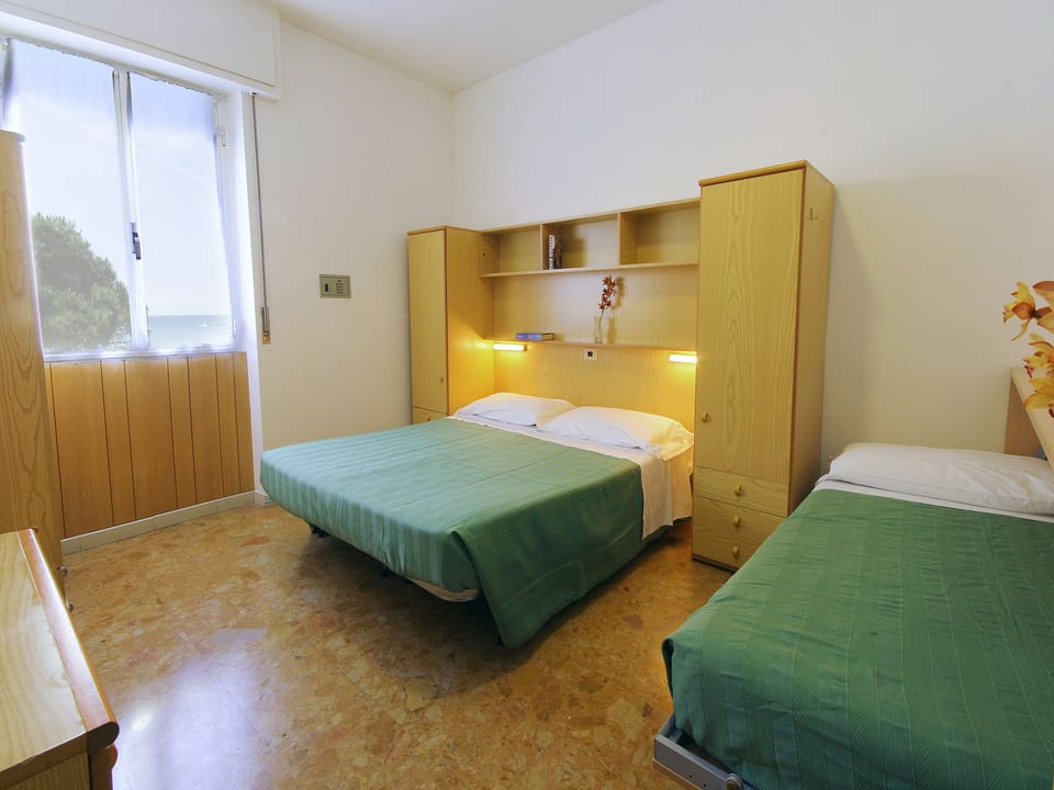 Triple Room, Balcony | In-room safe, desk, free WiFi, bed sheets