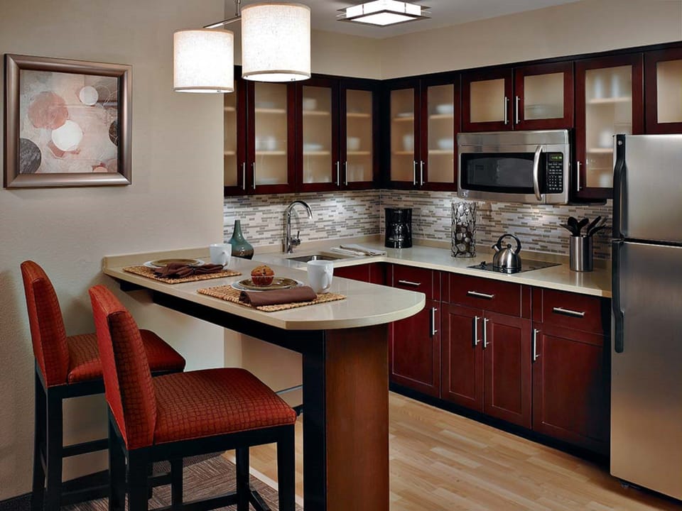Suite, 2 Bedrooms, Kitchen | Private kitchen | Full-size fridge, stovetop, dishwasher, coffee/tea maker
