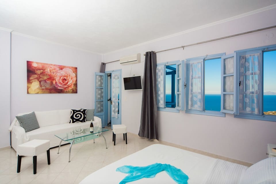 Superior Studio, Balcony, Sea View | Individually decorated, individually furnished, free cribs/infant beds