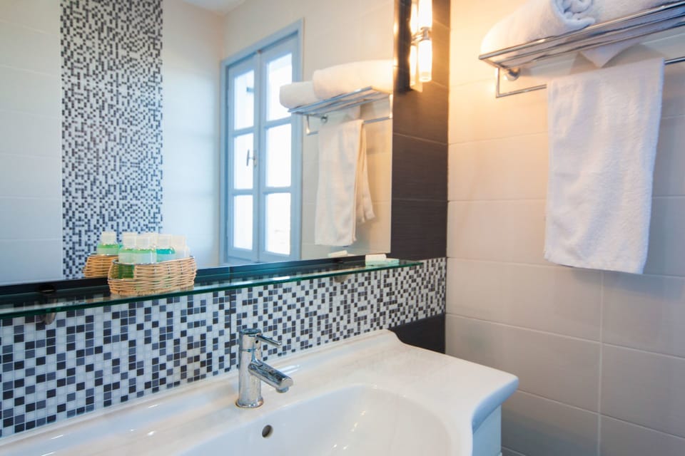 Standard Studio, Sea View | Bathroom sink