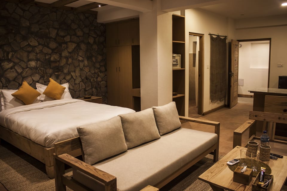 Luxury Apartment, 1 Queen Bed, Kitchen, Mountain View | 1 bedroom, premium bedding, memory foam beds, in-room safe