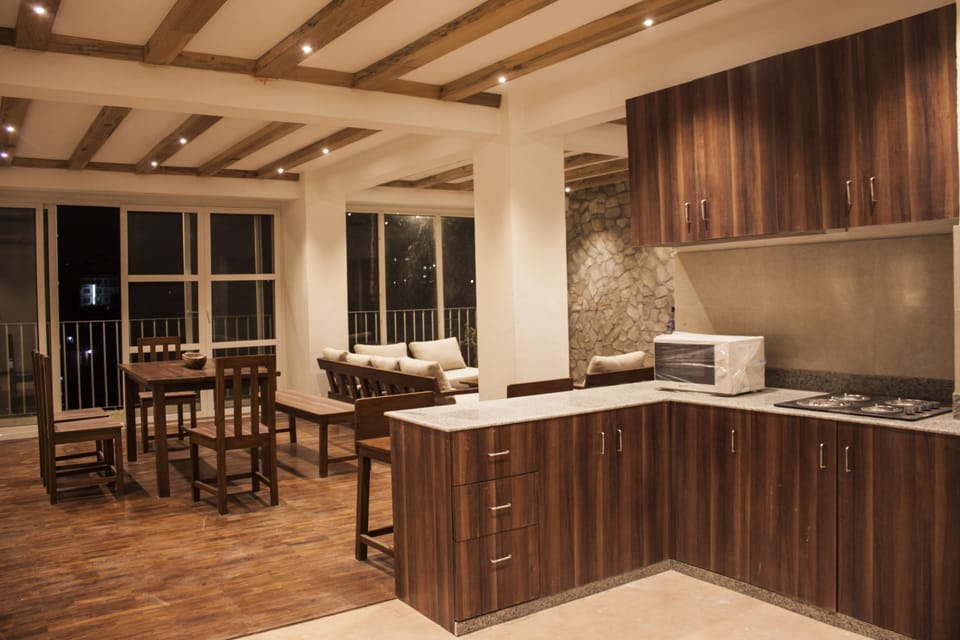 Family Apartment, 2 Bedrooms, Kitchen, Mountain View | Private kitchen | Electric kettle