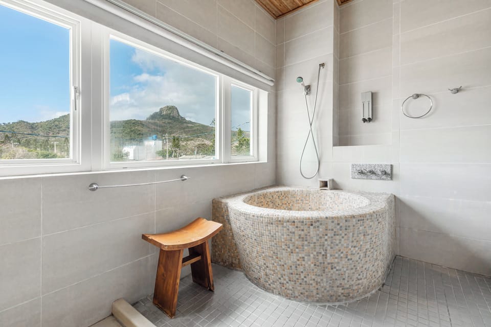 Deluxe Double Room with Bathtub | Bathroom | Hair dryer, slippers, towels, shampoo