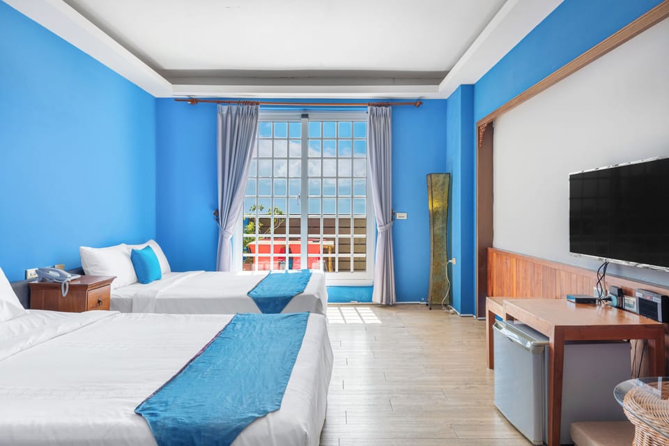 Sea View Quadruple Room with Bathtub | Individually decorated, individually furnished, free WiFi, bed sheets