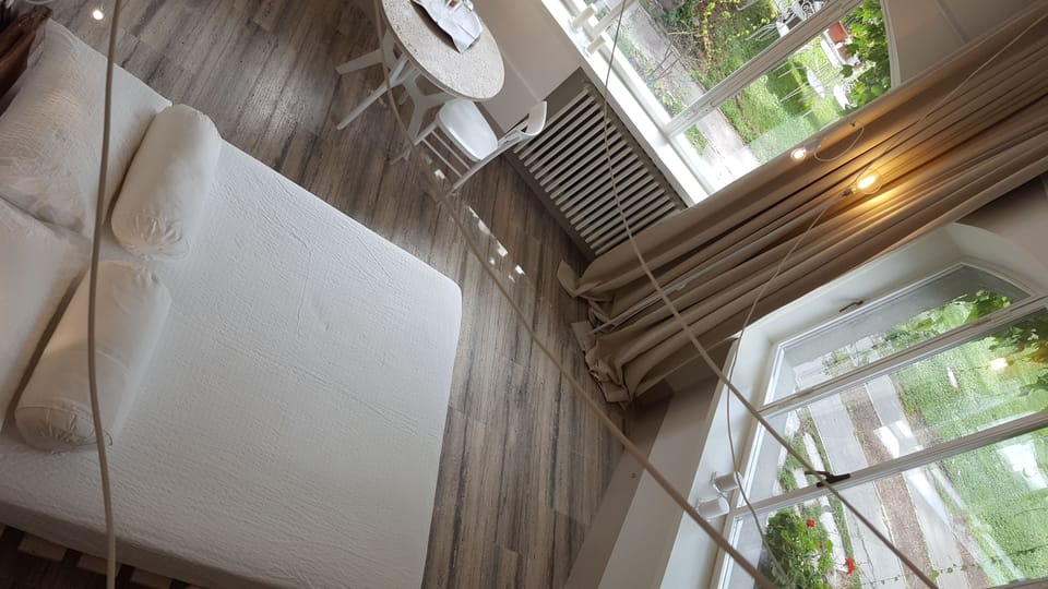Design Triple Room | Blackout drapes, cribs (free), WiFi (free), bed sheets