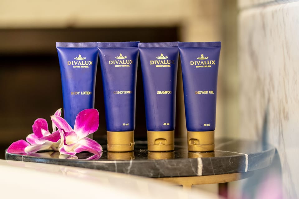 Grand Deluxe Canal View | Bathroom amenities | Rainfall showerhead, slippers