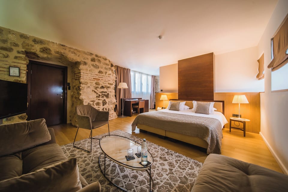 Junior Suite | Egyptian cotton sheets, hypo-allergenic bedding, memory foam beds