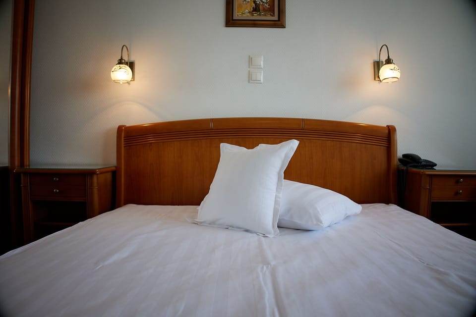 Double Room, Balcony | Minibar, in-room safe, desk, WiFi (free)