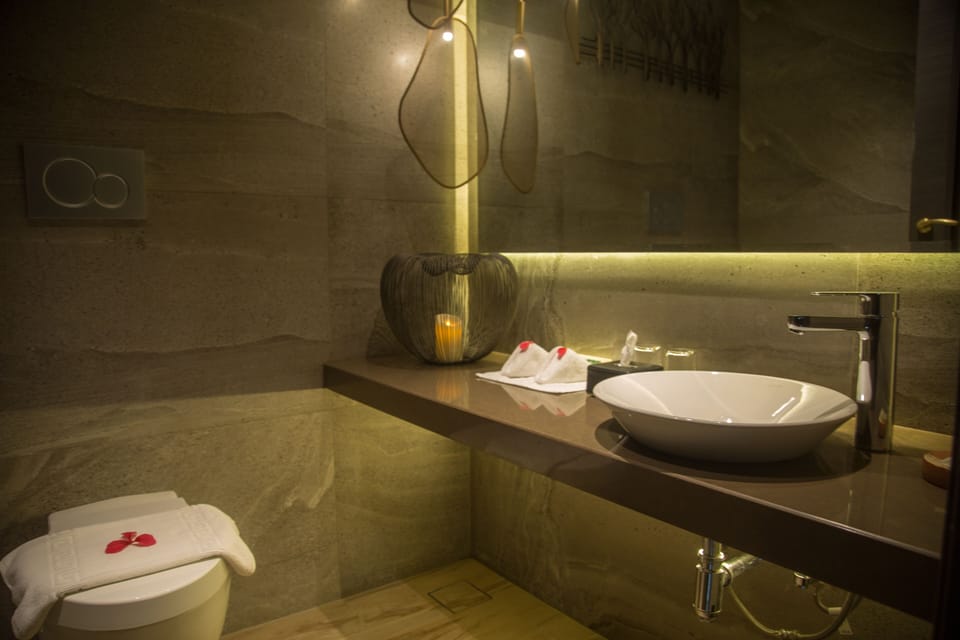 Lake View Suite | 1 bedroom, premium bedding, memory foam beds, in-room safe
