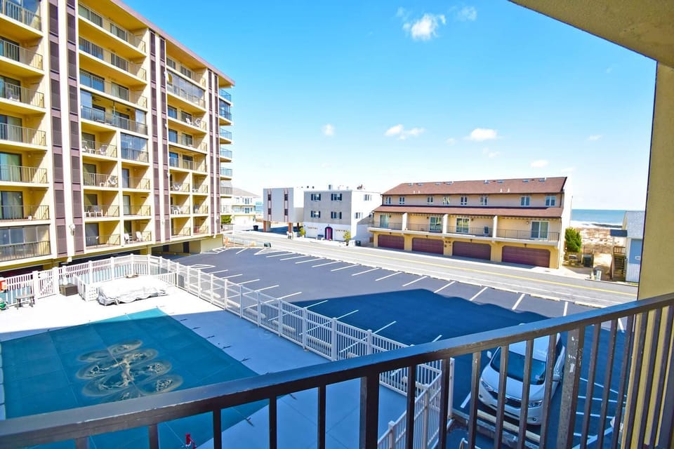 Condo, 1 Bedroom | Property grounds