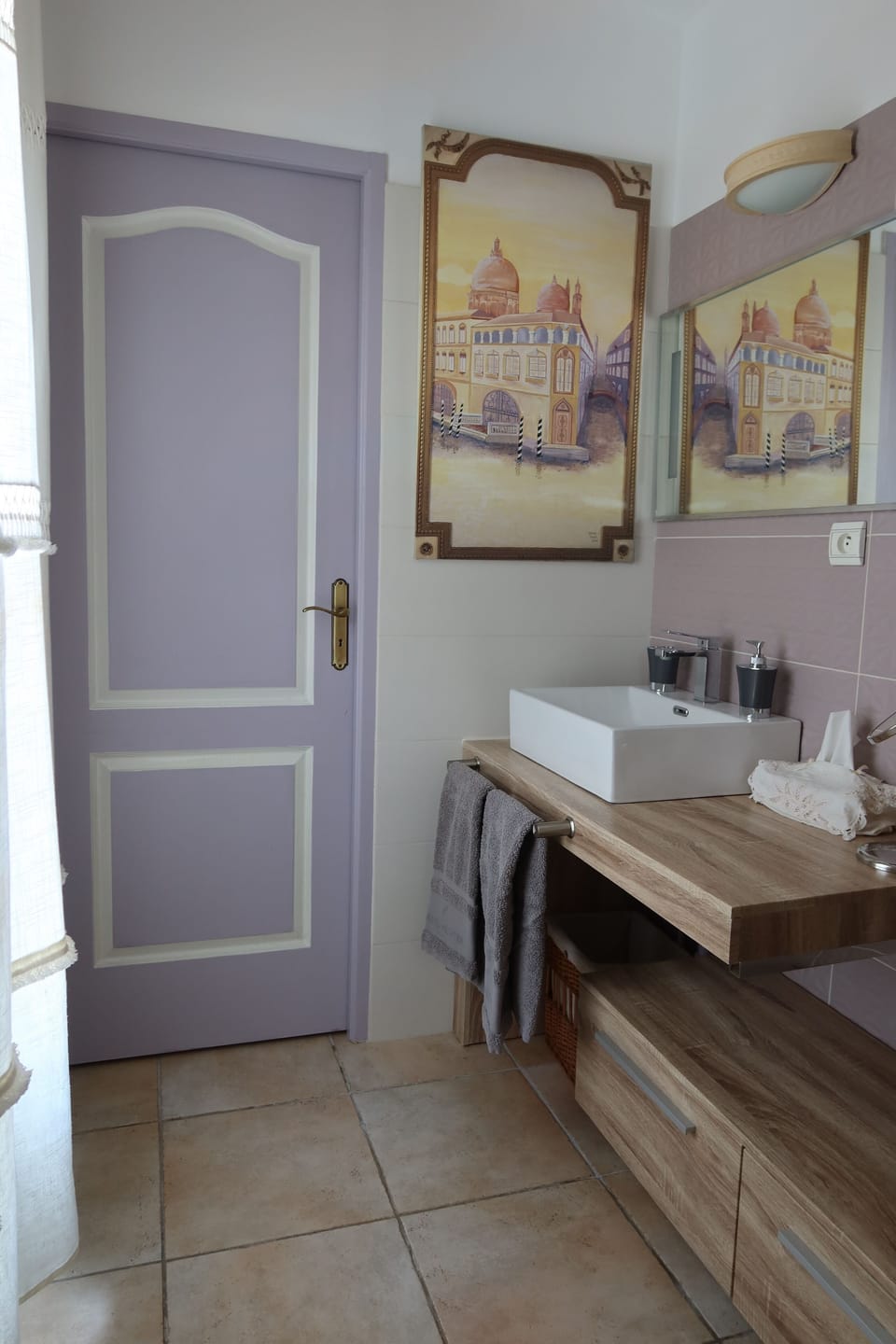 Deluxe Double Room | Bathroom | Shower, hydromassage showerhead, hair dryer, towels