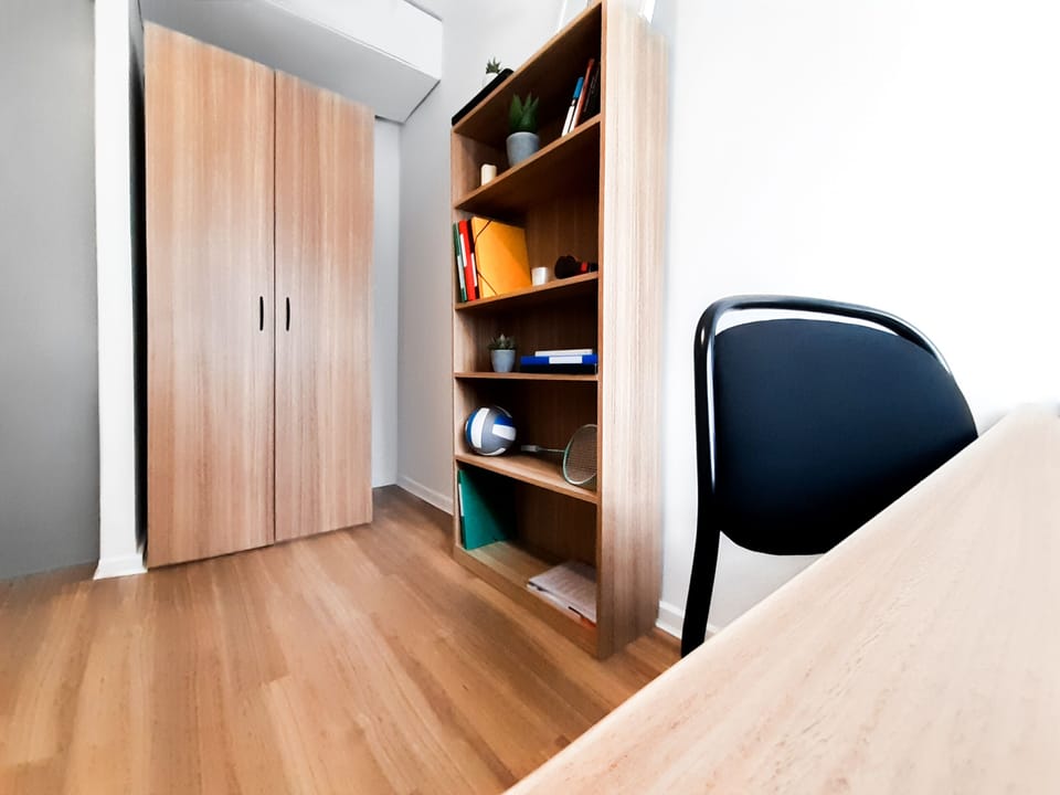 Desk, free WiFi