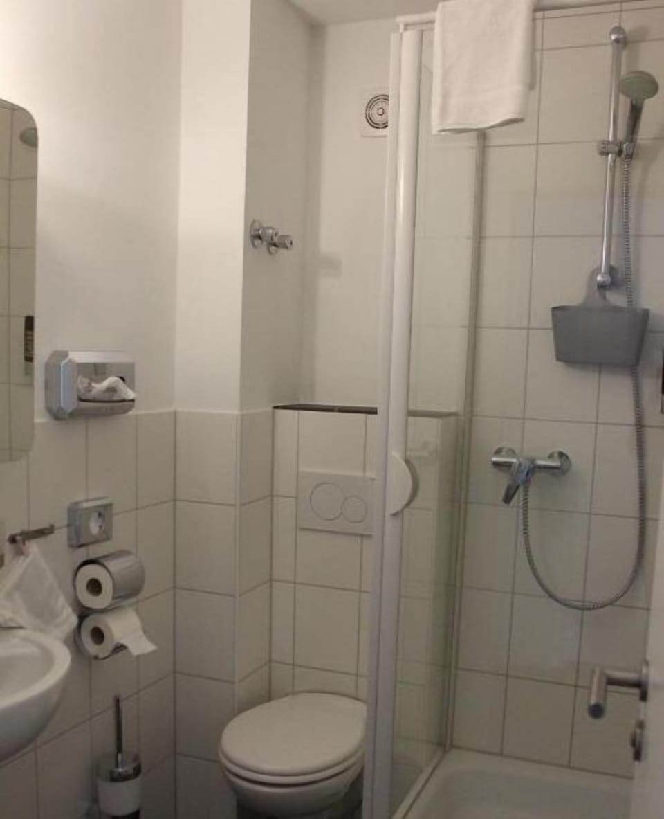 Shower, towels