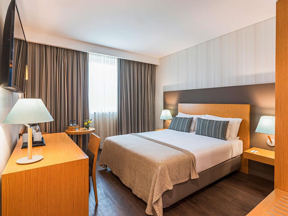 Hypo-allergenic bedding available, in-room safe, desk, laptop workspace