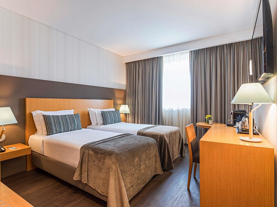 Hypo-allergenic bedding available, in-room safe, desk, laptop workspace