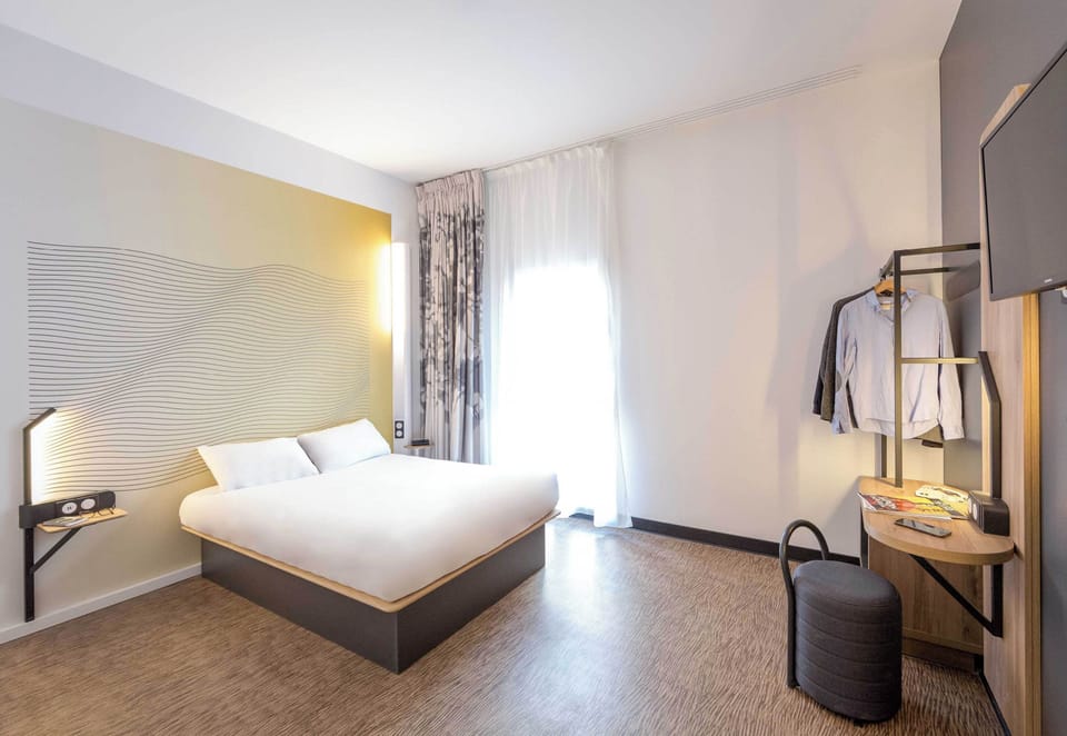 Double Room, Mobility Accessible | Desk, soundproofing, free cribs/infant beds, WiFi