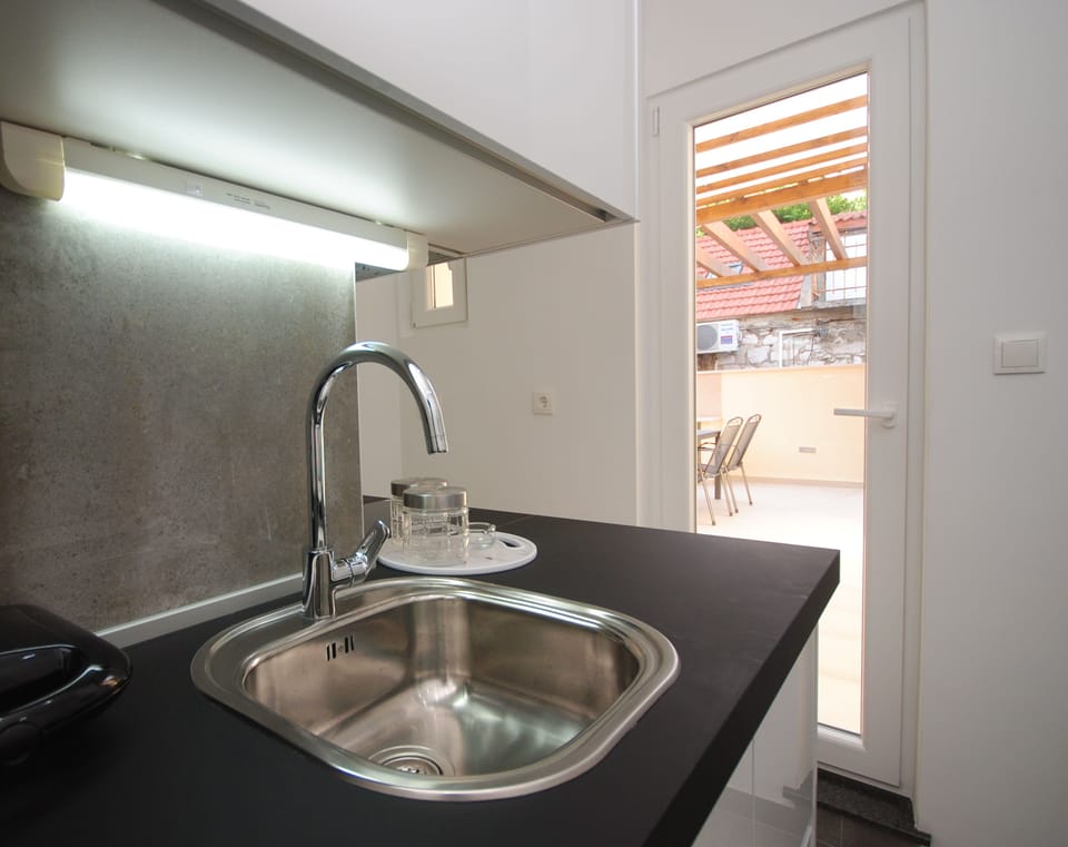 Apartment, Balcony | Private kitchen | Fridge, oven, stovetop, coffee/tea maker