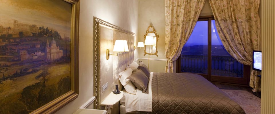 Deluxe Suite, Hot Tub | Free minibar, in-room safe, individually furnished