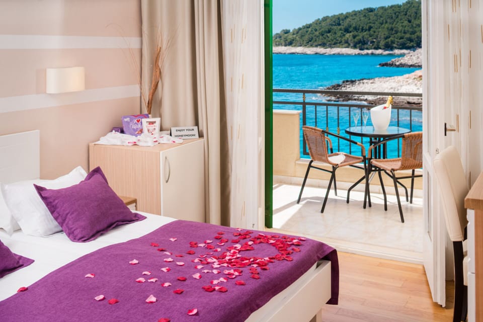 Superior Double Room, Balcony (Sea View) | In-room safe, desk, laptop workspace, blackout drapes
