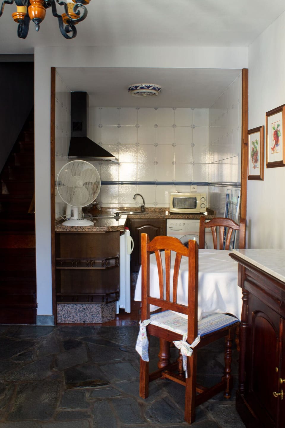 Standard Apartment, 1 Queen Bed, Kitchen, Mountain View | Private kitchen