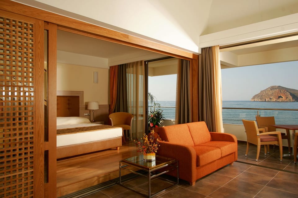 Suite, Sea View | In-room safe, desk, soundproofing, iron/ironing board