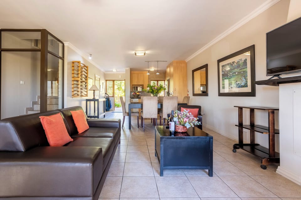 Two-Bedroom Holiday Houses (4) | Living area
