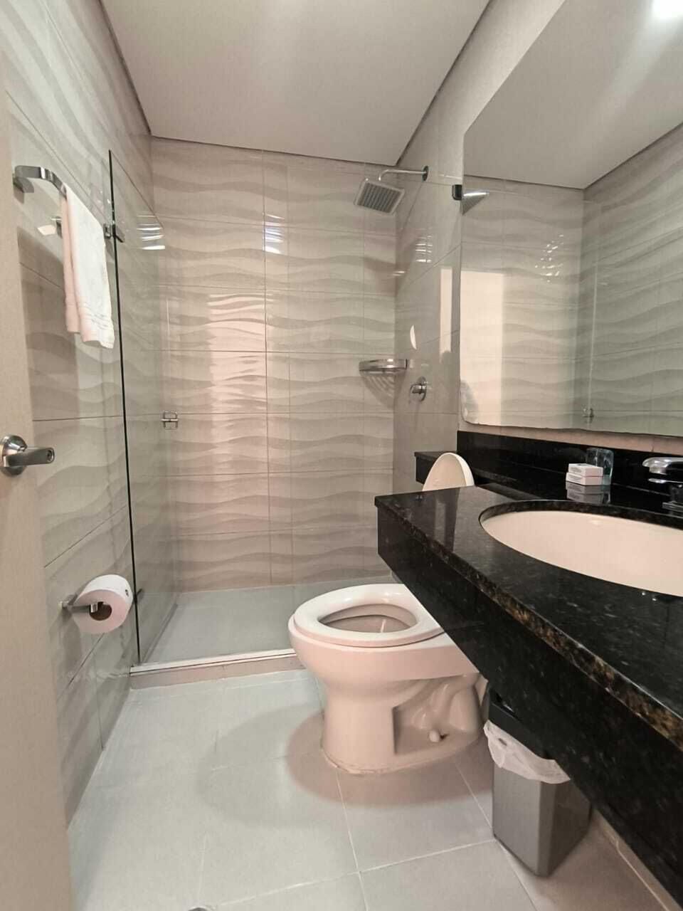 Standard Double Room | Bathroom | Shower, rainfall showerhead, free toiletries, hair dryer