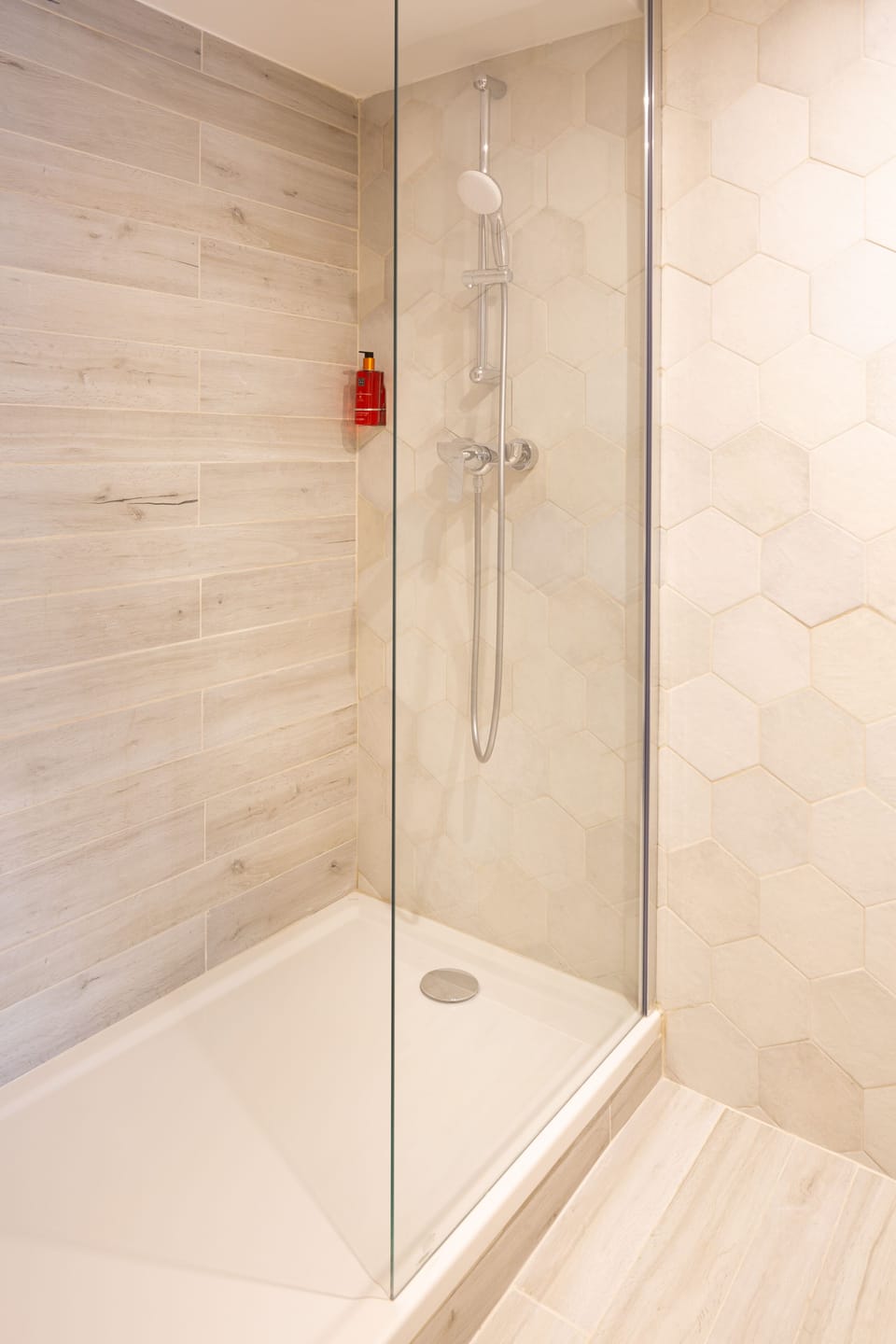 Luxury Suite, Terrace | Bathroom | Shower, eco-friendly toiletries, hair dryer, towels