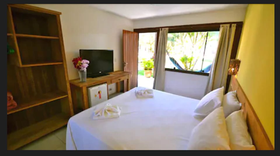 Minibar, in-room safe, bed sheets