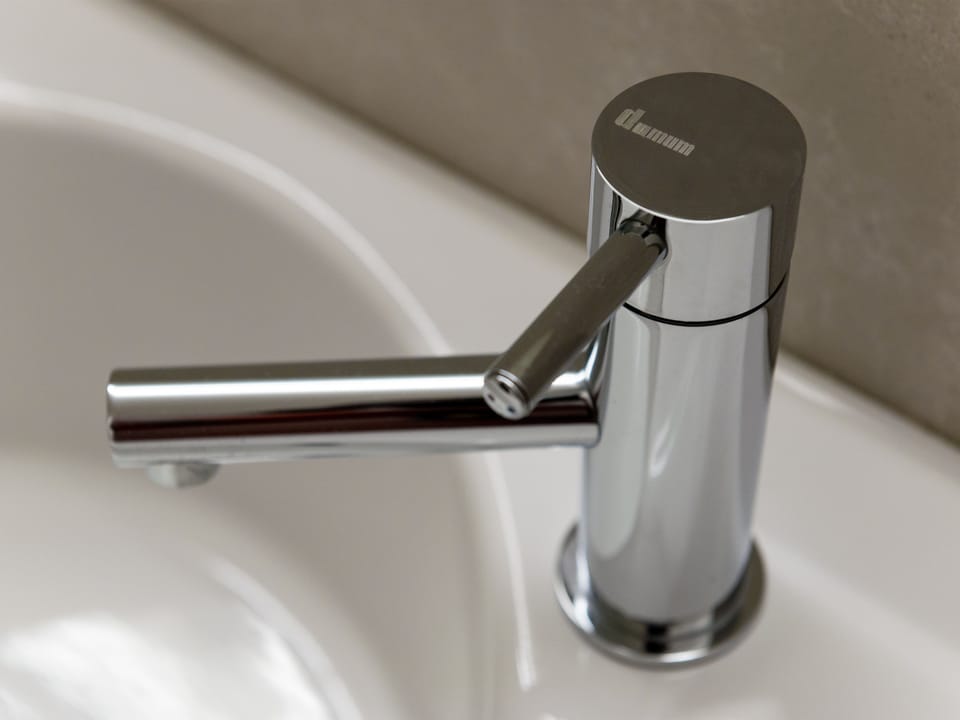 Deluxe Apartment | Bathroom | Shower, free toiletries, hair dryer, slippers