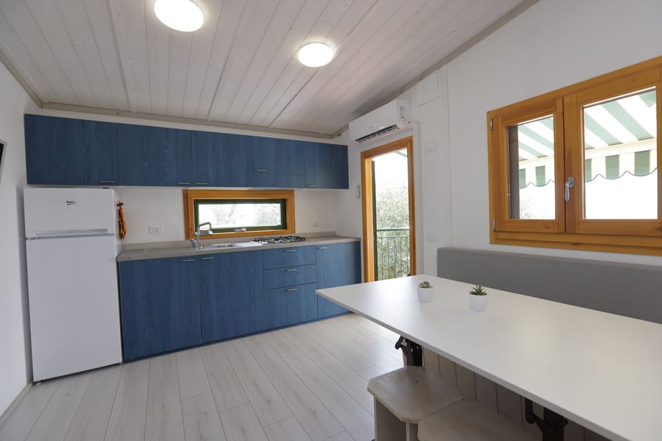 Bungalow, Sea View | Private kitchen | Stovetop, cookware/dishes/utensils, freezer